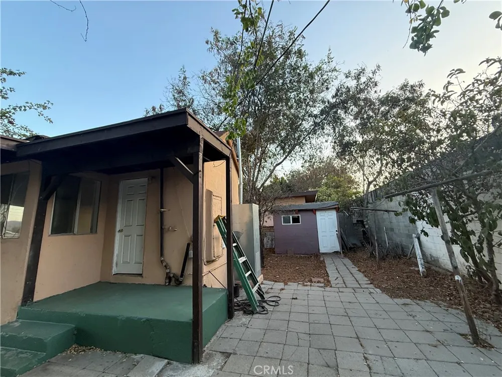 10004 San Fernando Road Pacoima, CA 91331