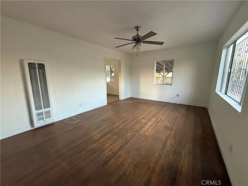 10004 San Fernando Road Pacoima, CA 91331