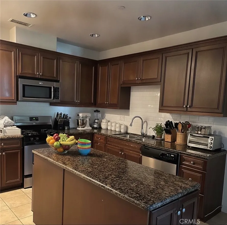 713 S Melrose Anaheim, CA 92805