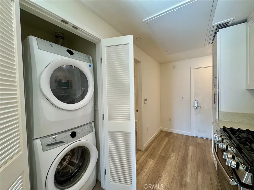 1025 S Berendo Street #207 Los Angeles, CA 90006