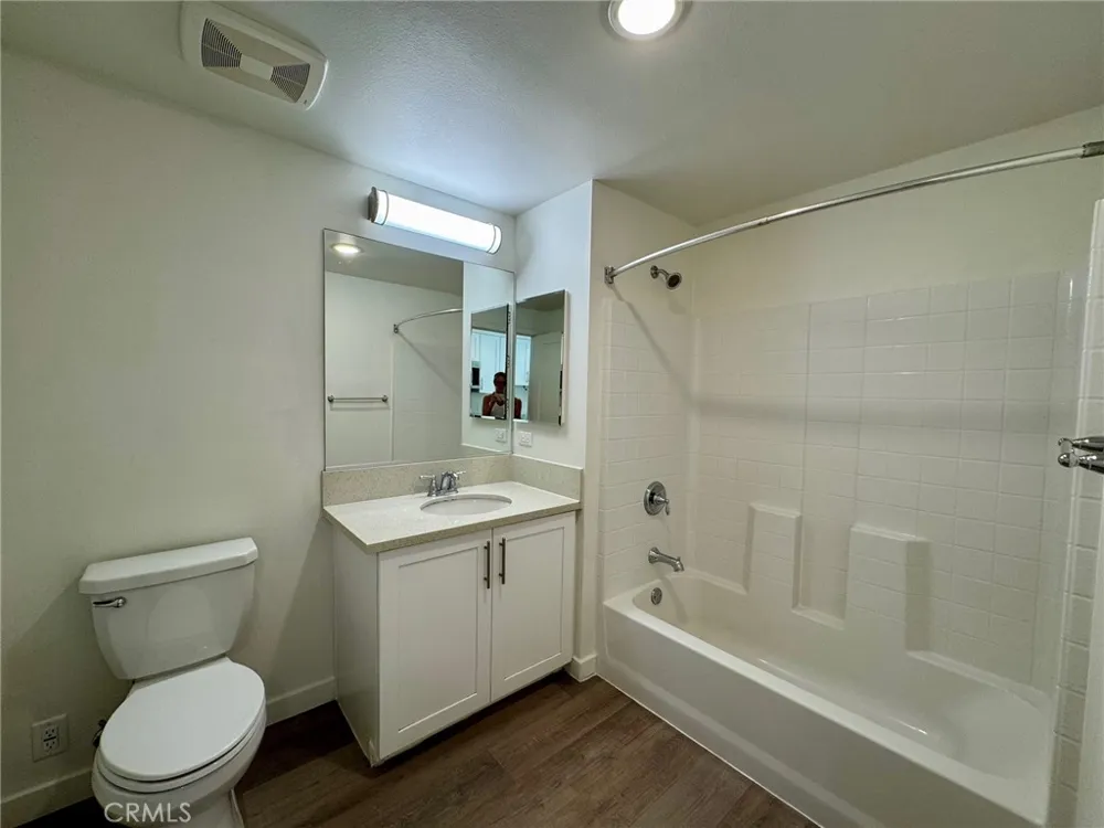 1025 S Berendo Street #207 Los Angeles, CA 90006