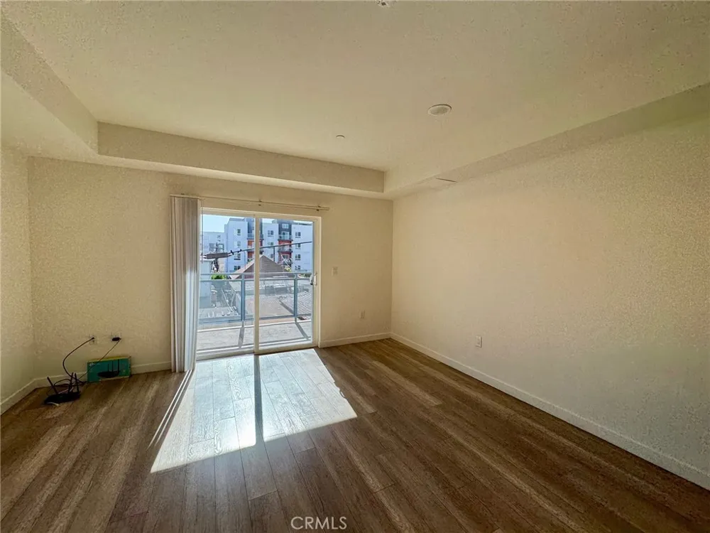 1025 S Berendo Street #207 Los Angeles, CA 90006