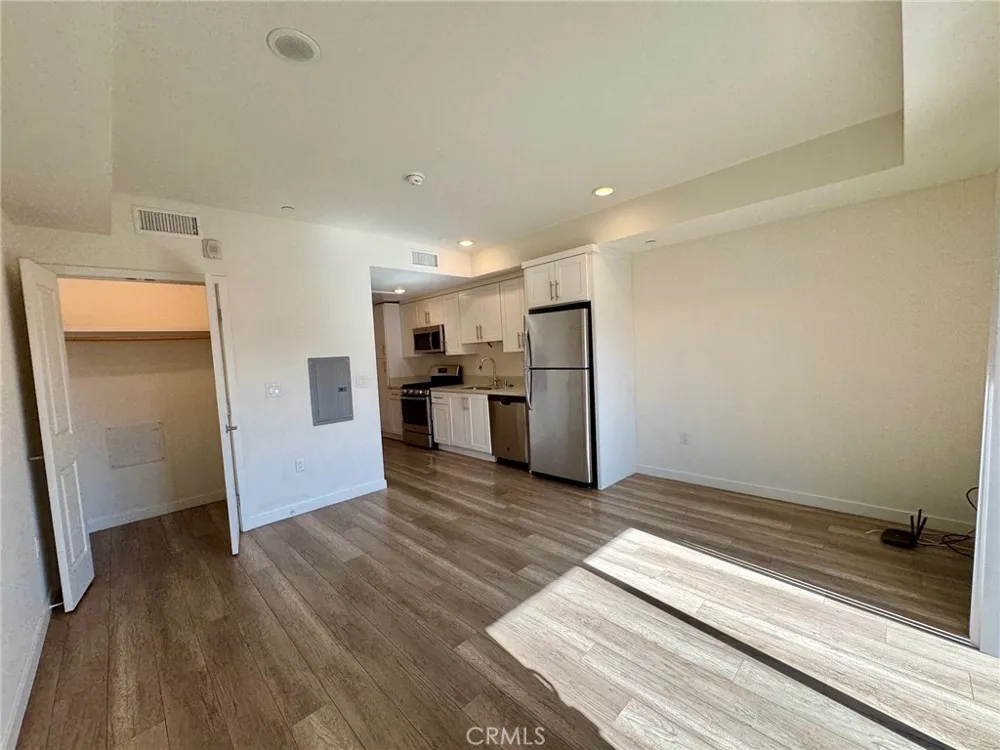 1025 S Berendo Street #207 Los Angeles, CA 90006