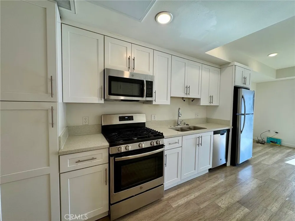 1025 S Berendo Street #207 Los Angeles, CA 90006