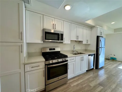 1025 S Berendo Street #207