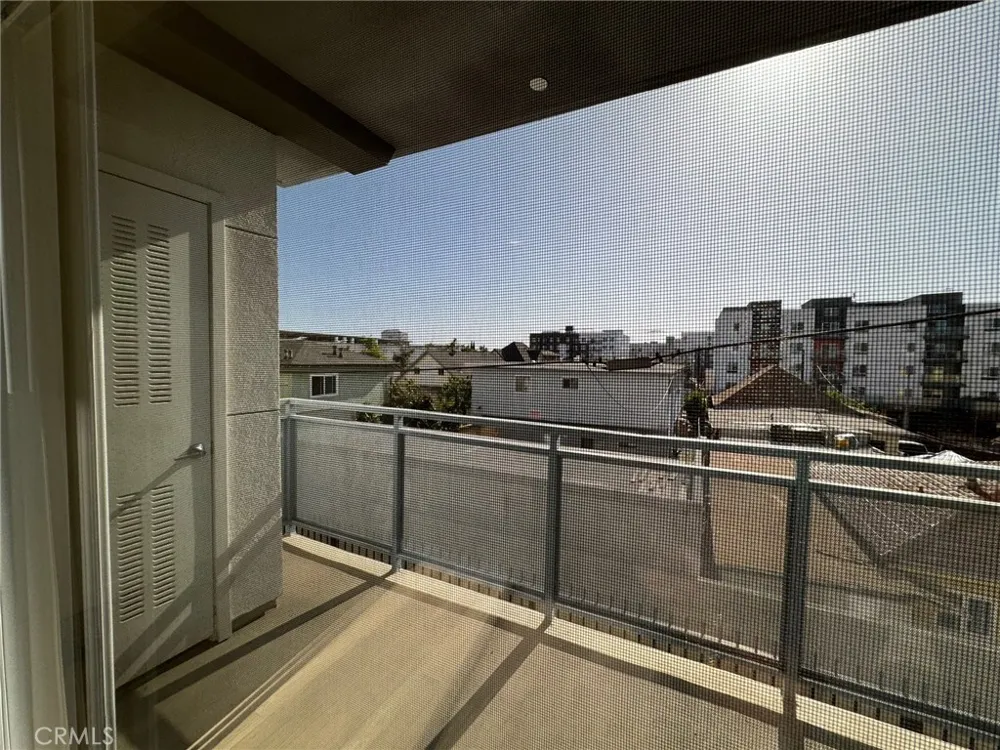 1025 S Berendo Street #207 Los Angeles, CA 90006