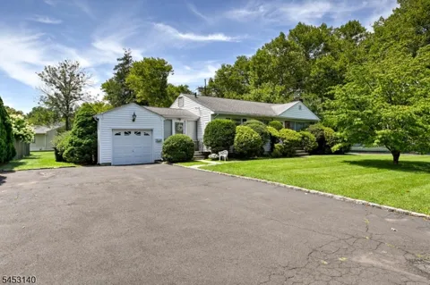 271 Summit Rd