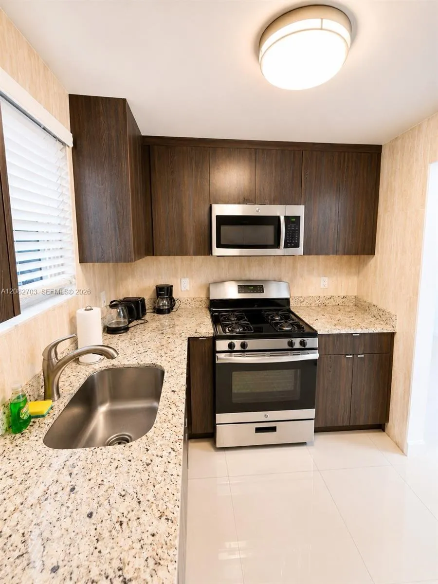 1025 94th St #12 Bay Harbor Islands, FL 33154