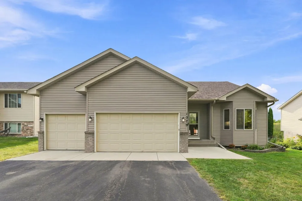 1379 Landings Lane Watertown, MN 55388
