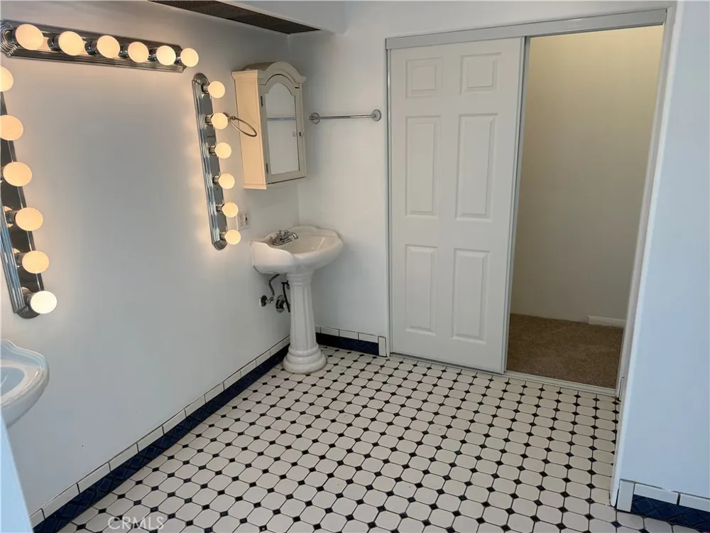 12321 Kayreid Whittier, CA 90605