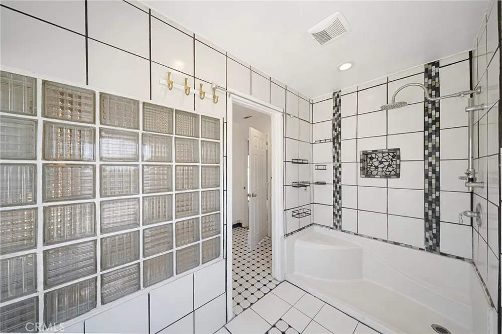 12321 Kayreid Whittier, CA 90605