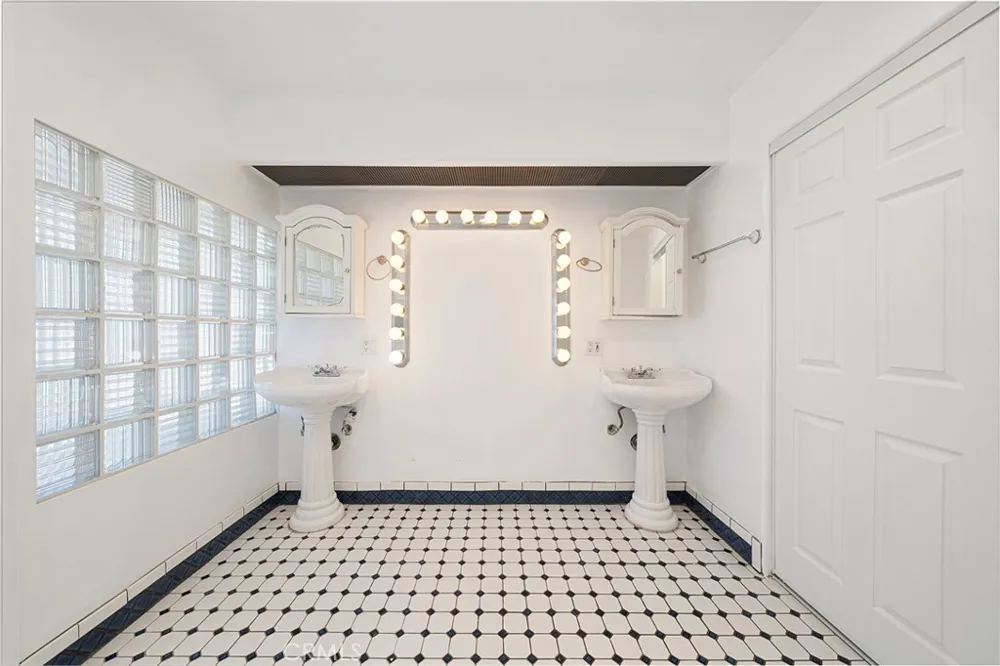 12321 Kayreid Whittier, CA 90605