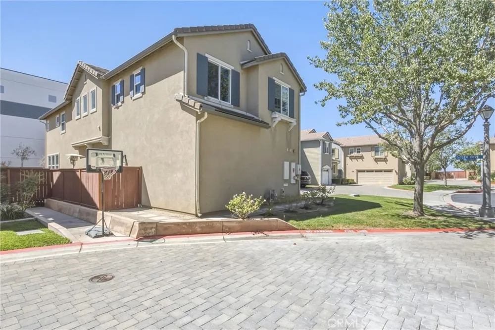 1544 Glen Cove Upland, CA 91786