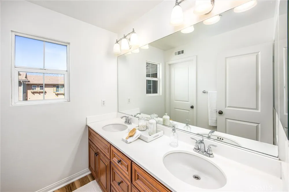1544 Glen Cove Upland, CA 91786