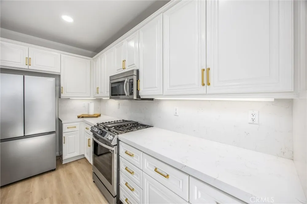 1544 Glen Cove Upland, CA 91786