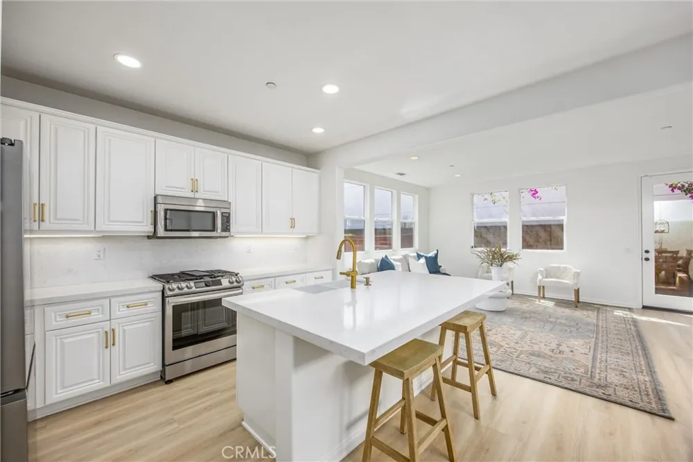 1544 Glen Cove Upland, CA 91786