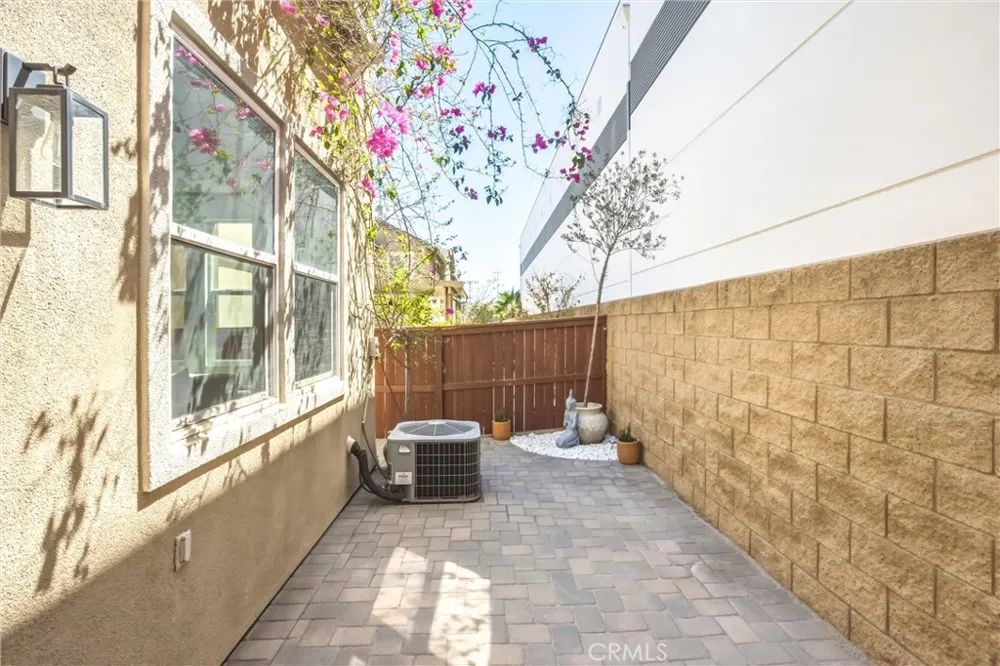 1544 Glen Cove Upland, CA 91786