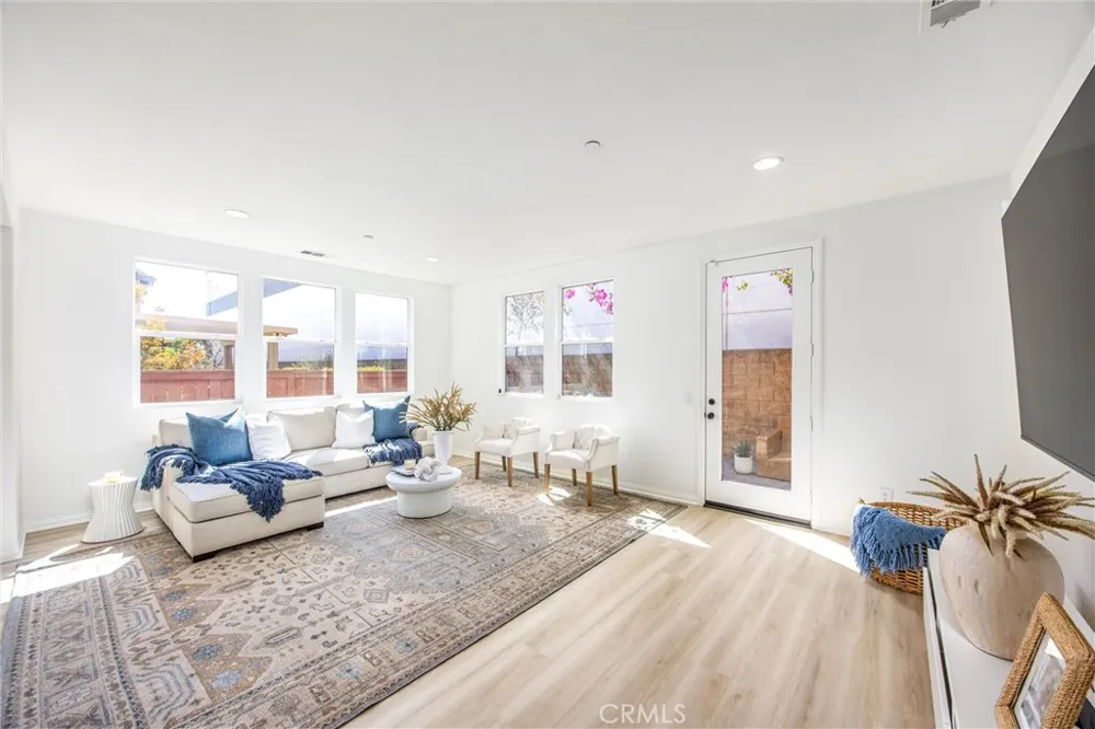 1544 Glen Cove Upland, CA 91786