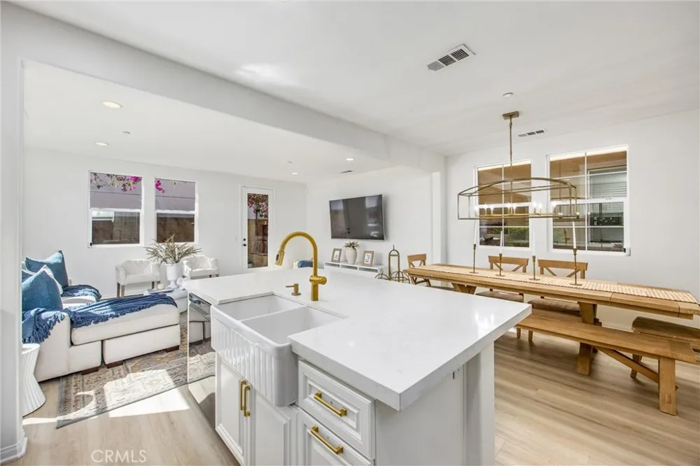 1544 Glen Cove Upland, CA 91786