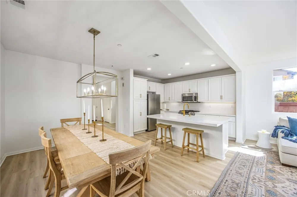 1544 Glen Cove Upland, CA 91786