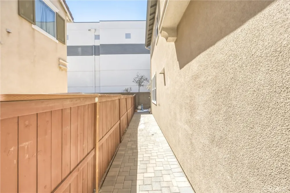 1544 Glen Cove Upland, CA 91786