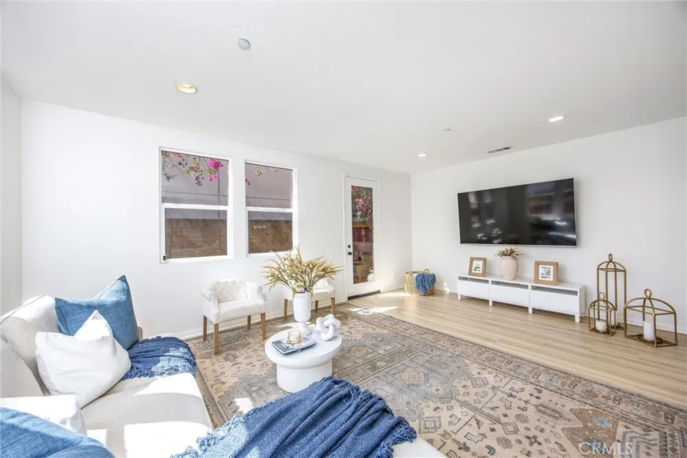 1544 Glen Cove Upland, CA 91786