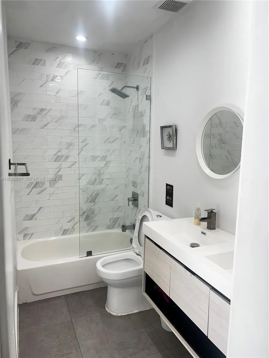 15 NW 52nd St Miami, FL 33127