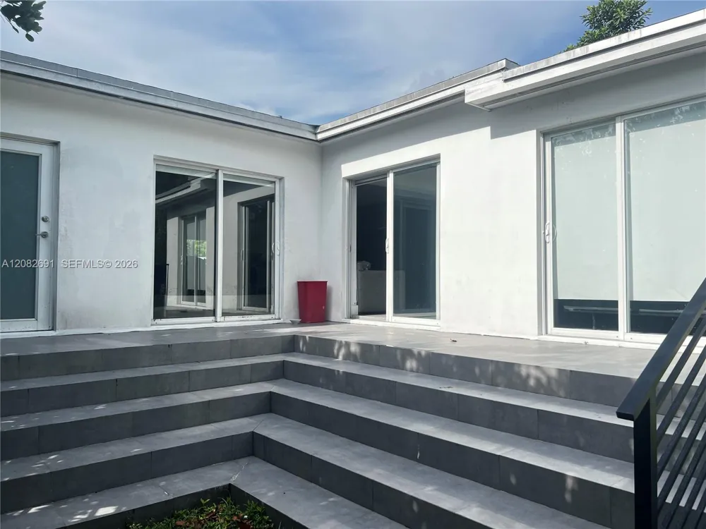 15 NW 52nd St Miami, FL 33127