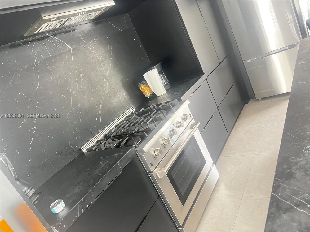 15 NW 52nd St Miami, FL 33127