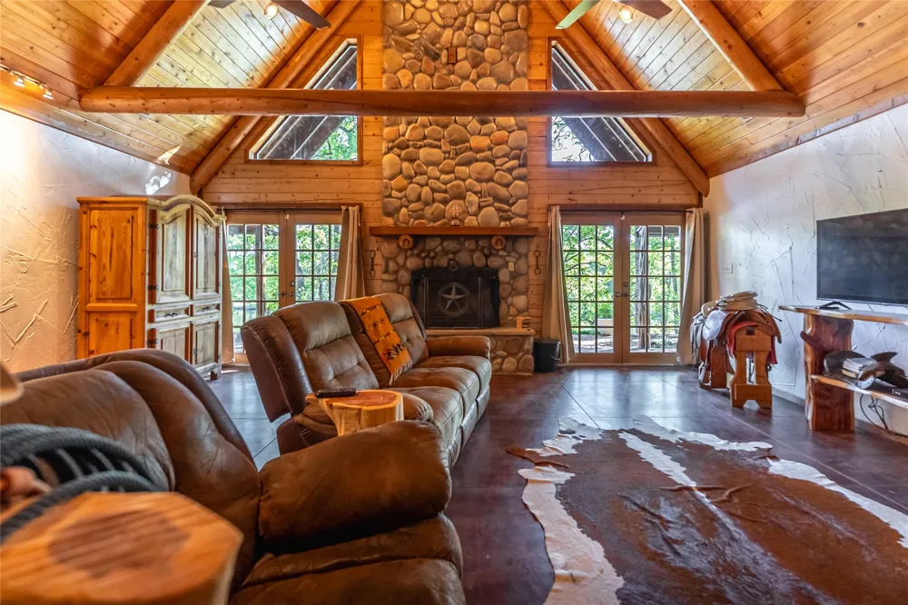 1838 Liberty Road Gordonville, TX 76245