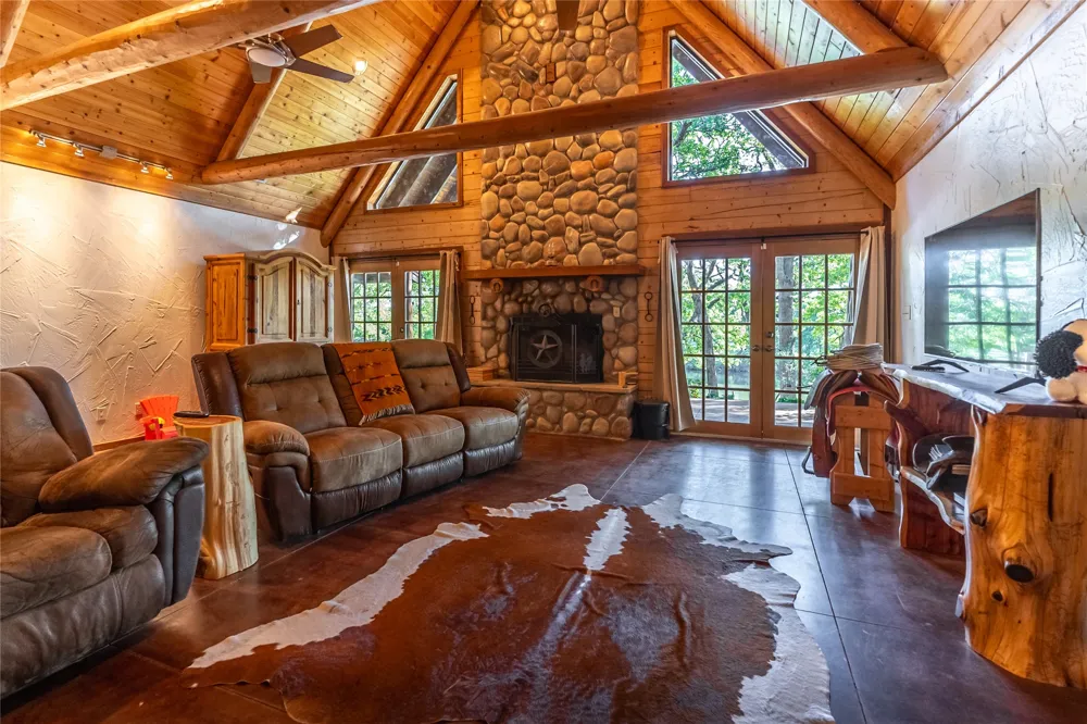 1838 Liberty Road Gordonville, TX 76245