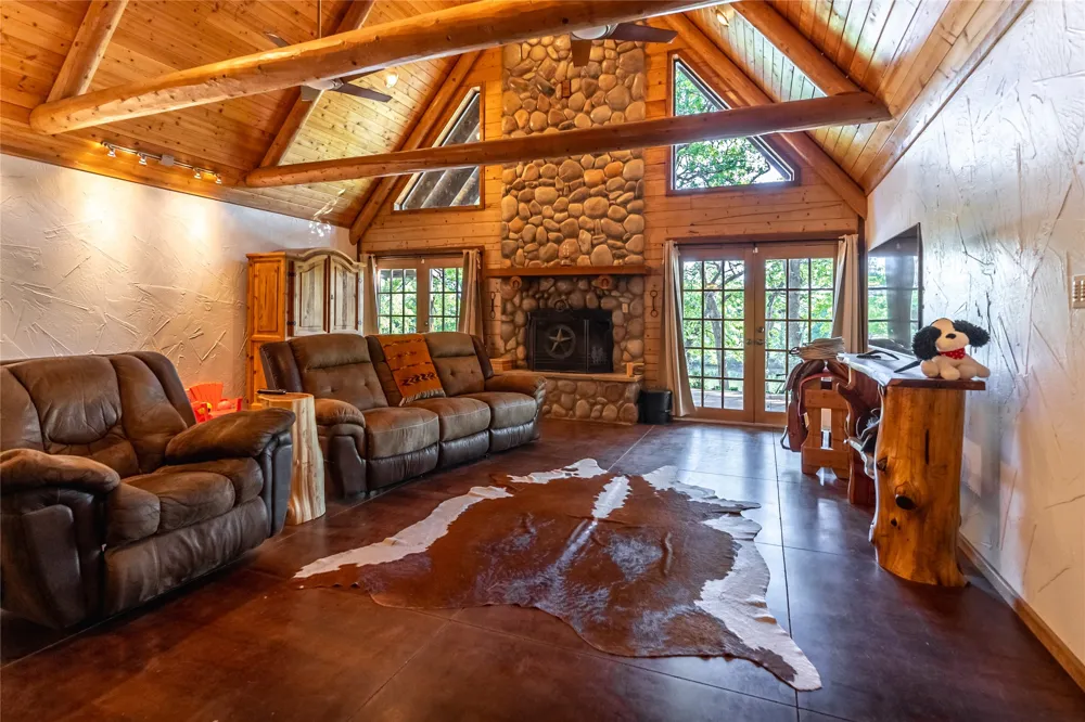 1838 Liberty Road Gordonville, TX 76245