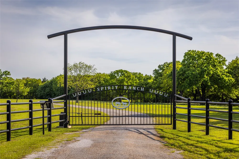 1838 Liberty Road Gordonville, TX 76245