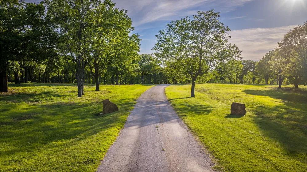 1838 Liberty Road Gordonville, TX 76245