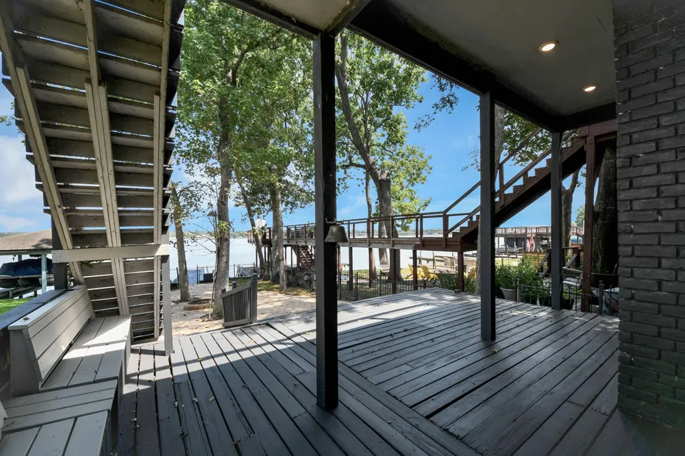 854 Lake View Drive Montgomery, TX 77356