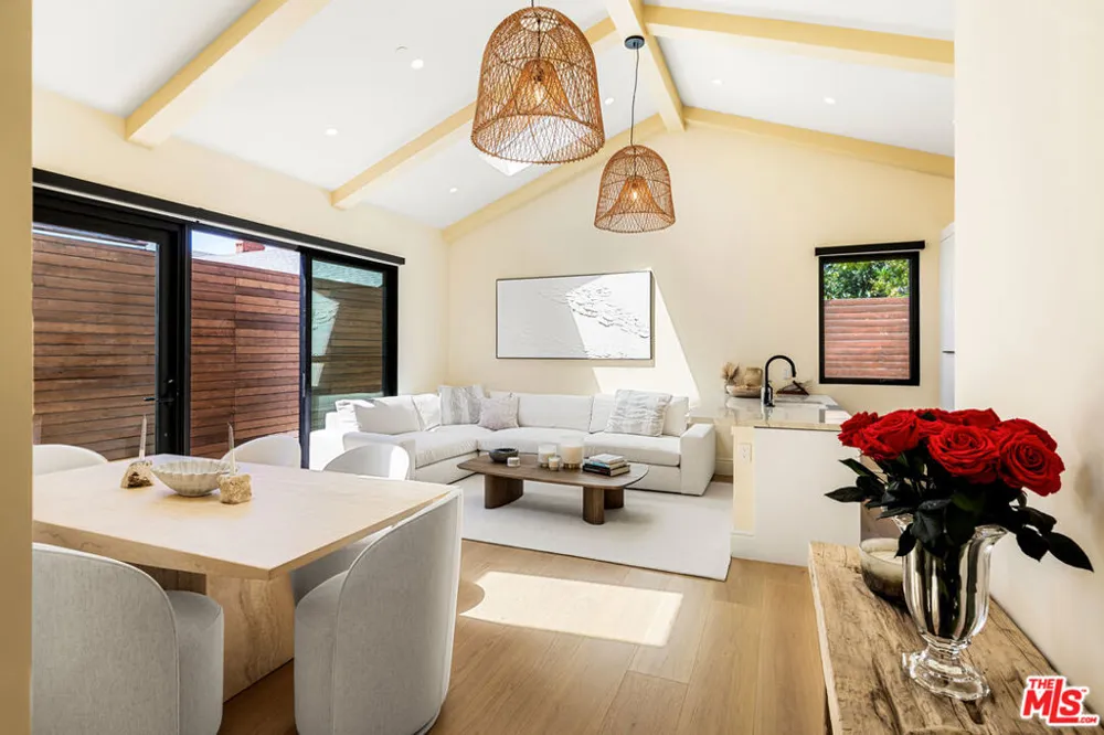 1006 S Bundy Los Angeles, CA 90049