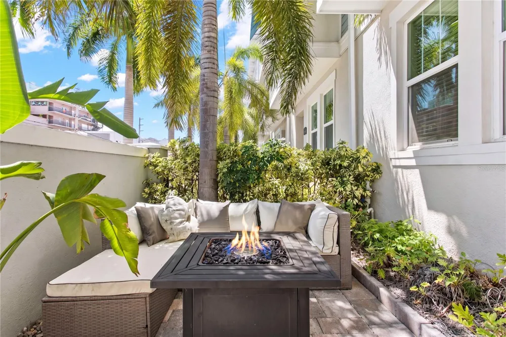 268 8TH STREET St Petersburg, FL 33701
