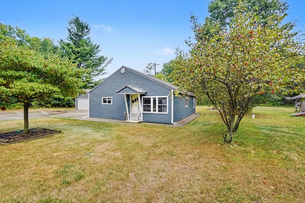 2339 W Midway Drive White Cloud, MI 49349