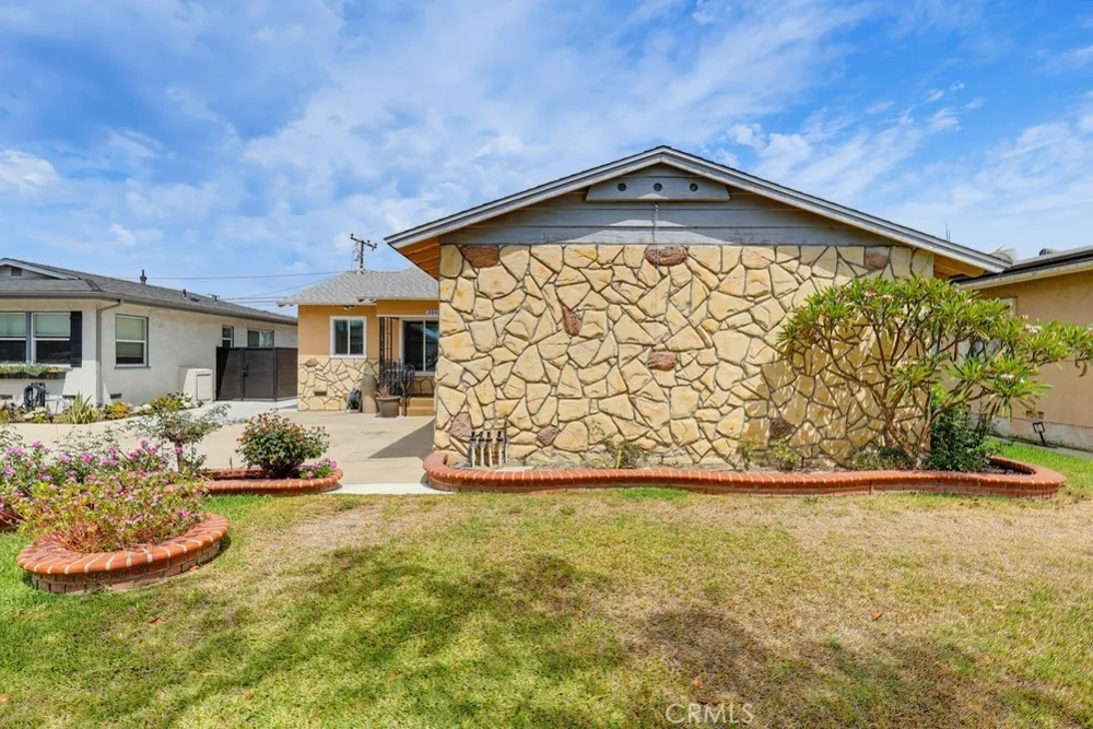 2841 E 69th Long Beach, CA 90805
