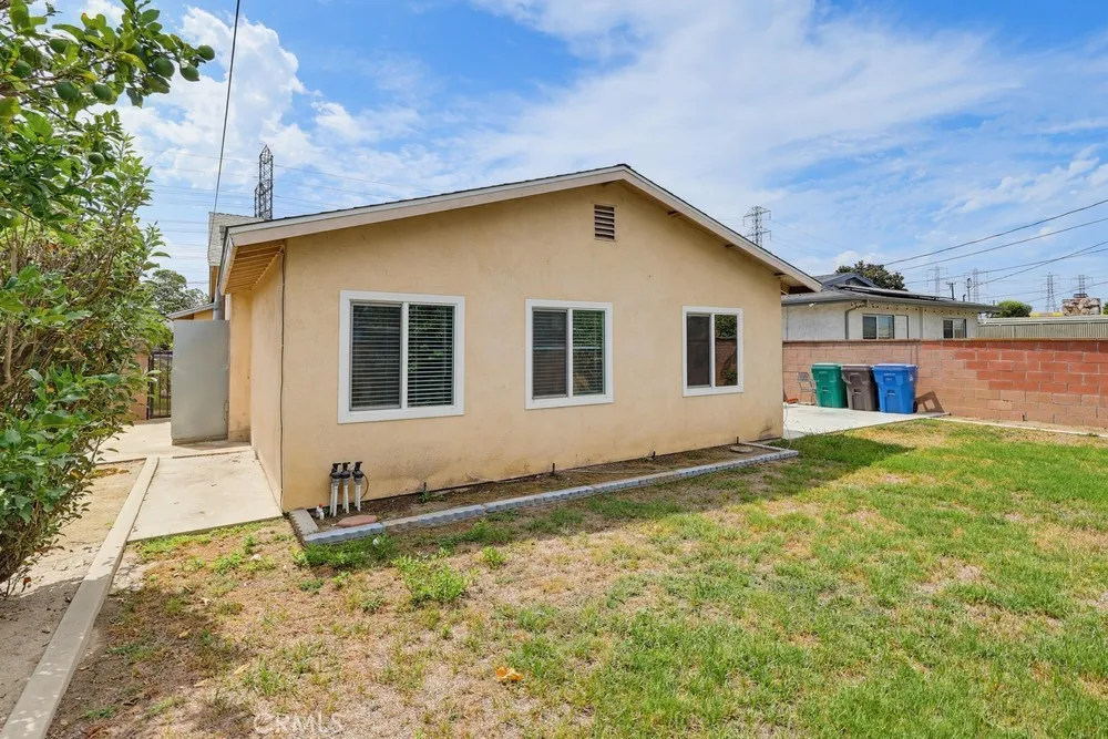 2841 E 69th Long Beach, CA 90805
