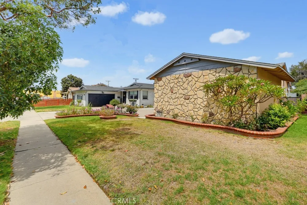 2841 E 69th Long Beach, CA 90805