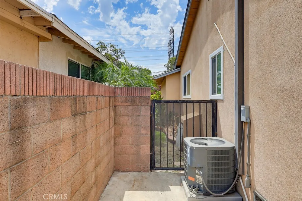 2841 E 69th Long Beach, CA 90805
