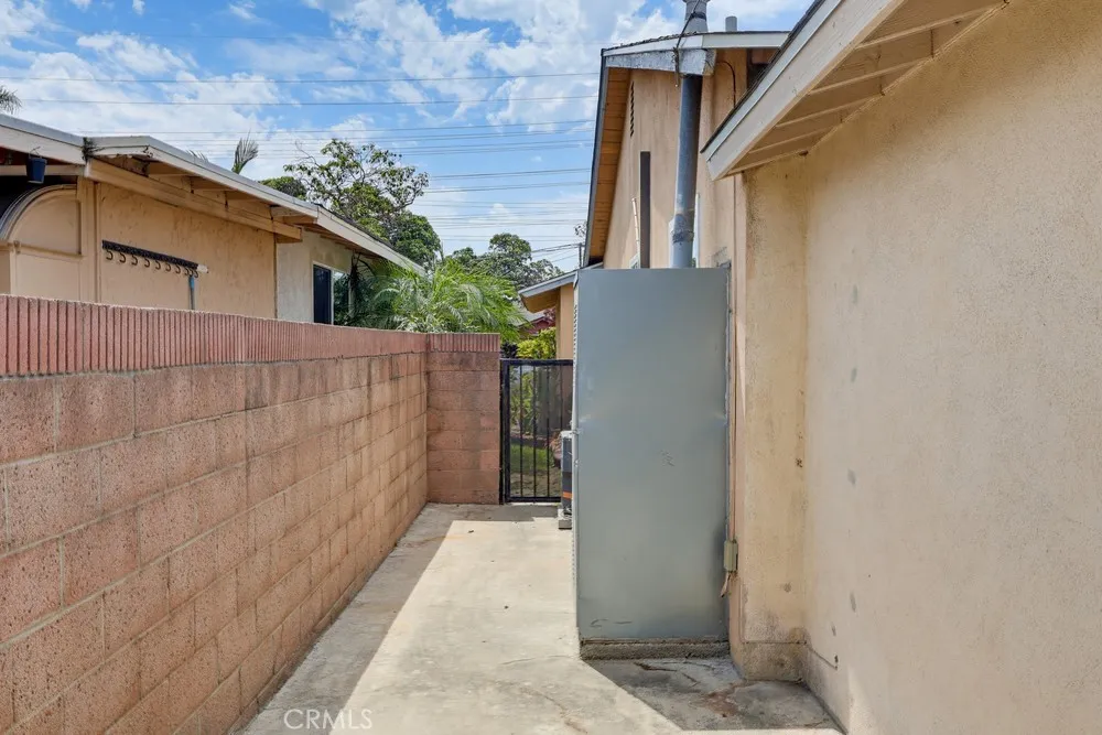 2841 E 69th Long Beach, CA 90805