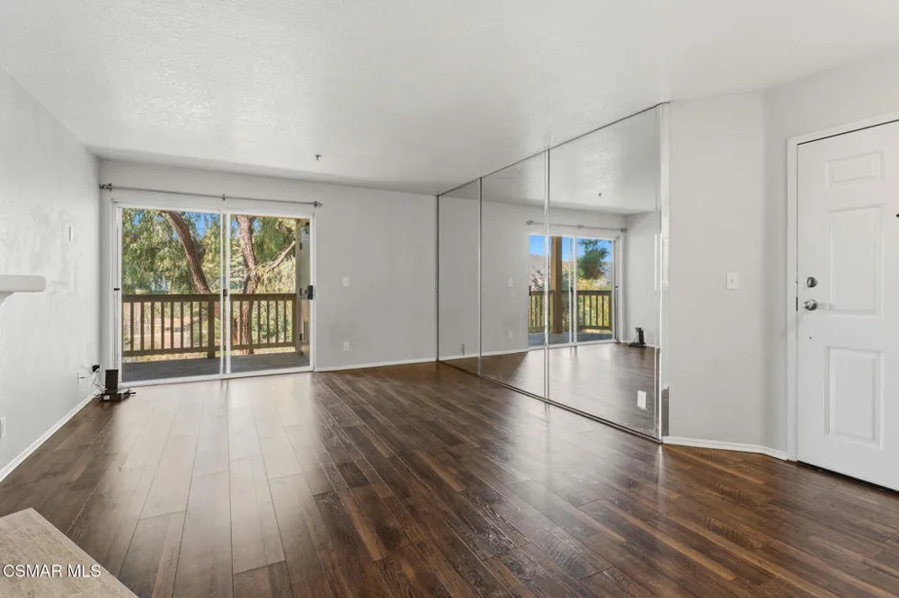5728 Oak Bend Lane #208 Oak Park, CA 91377