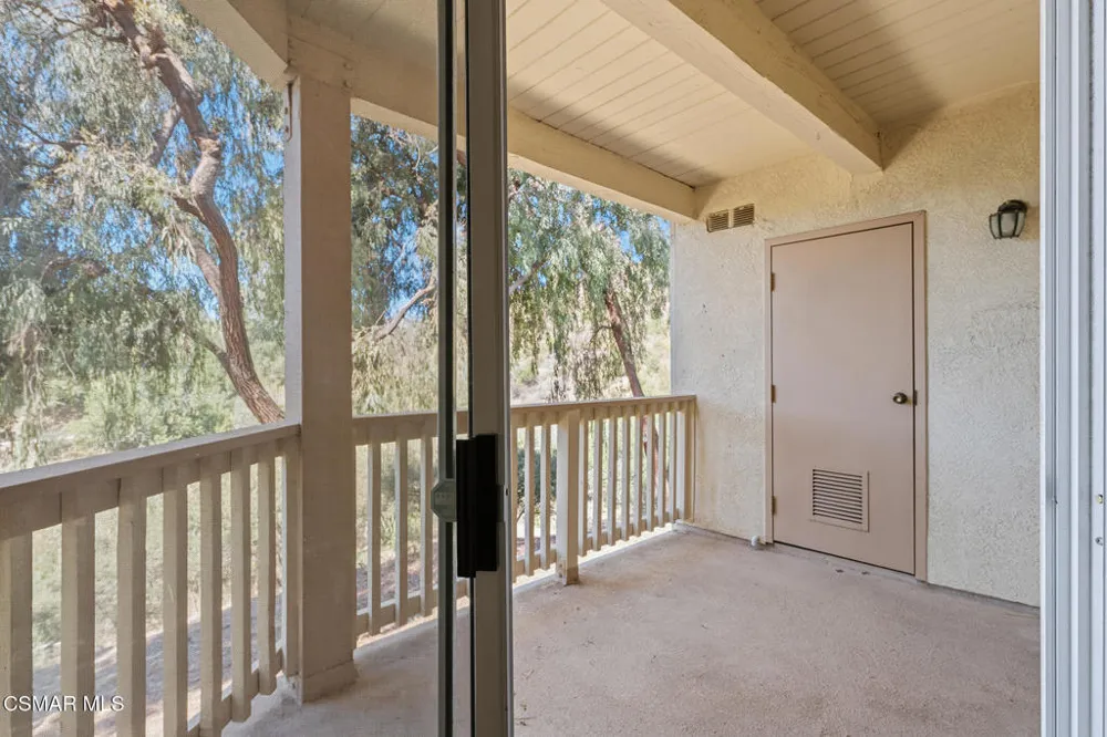 5728 Oak Bend Lane #208 Oak Park, CA 91377