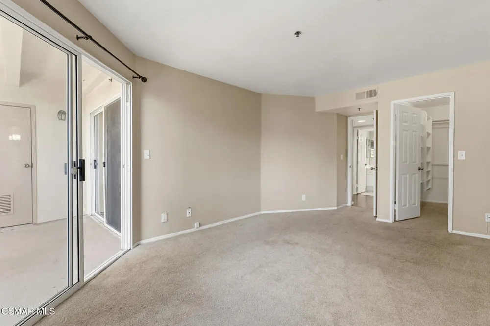 5728 Oak Bend Lane #208 Oak Park, CA 91377