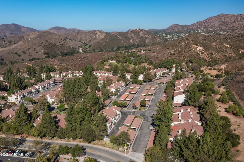 5728 Oak Bend Lane #208 Oak Park, CA 91377