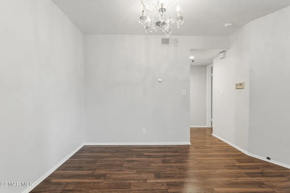 5728 Oak Bend Lane #208 Oak Park, CA 91377