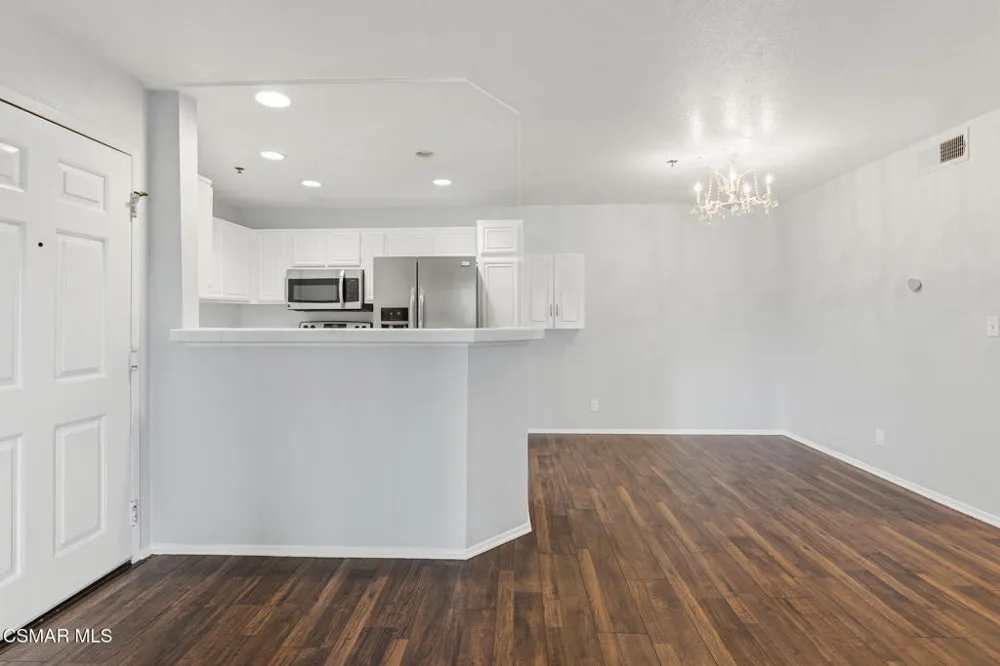 5728 Oak Bend Lane #208 Oak Park, CA 91377