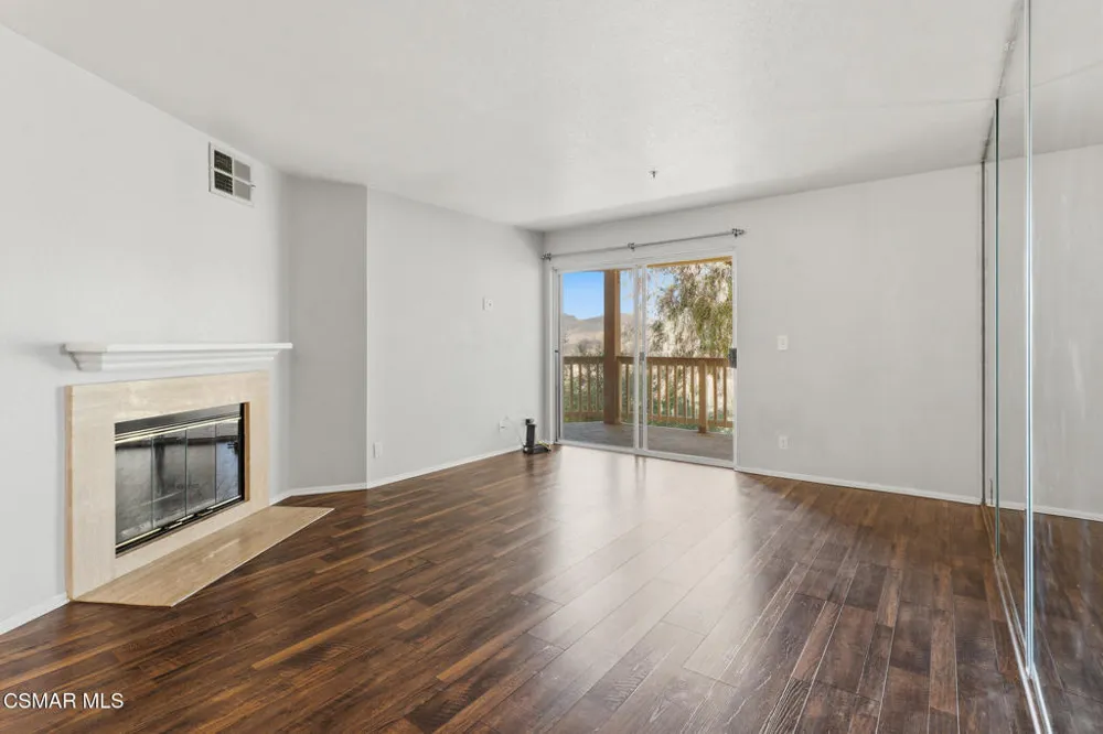 5728 Oak Bend Lane #208 Oak Park, CA 91377